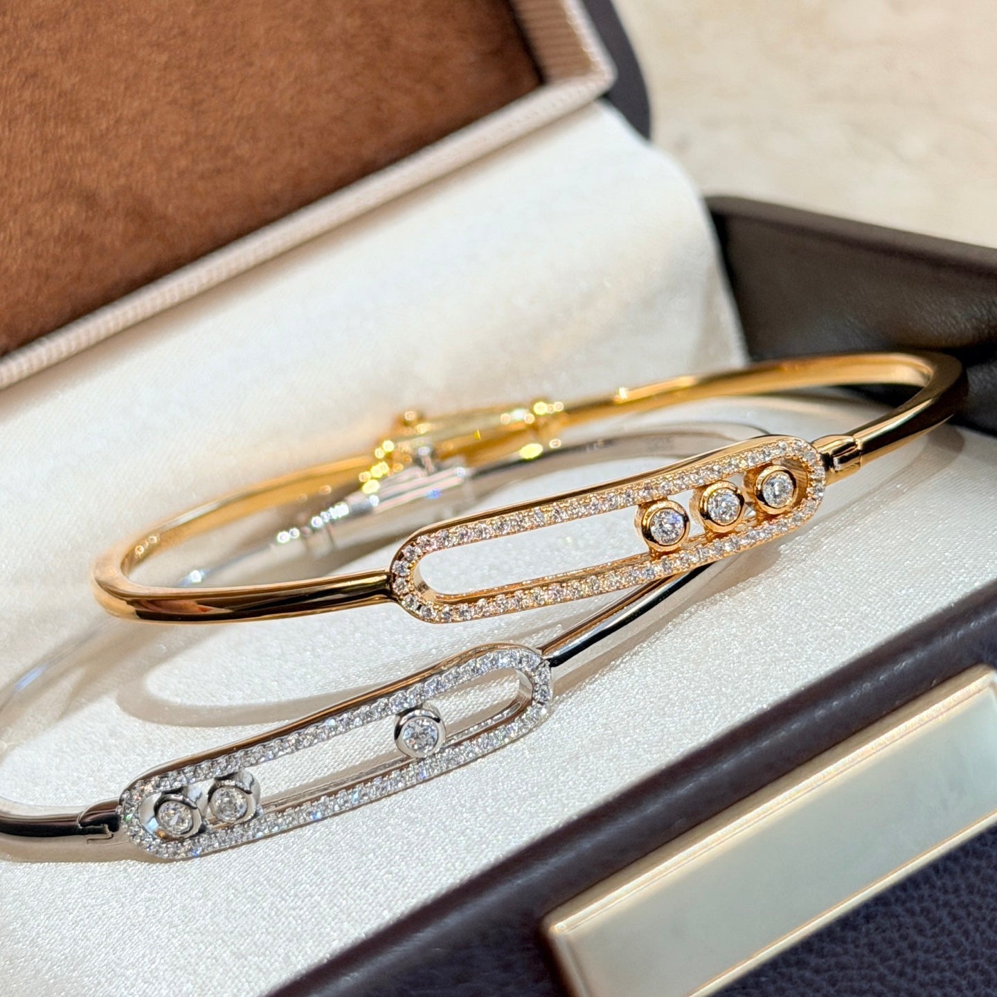 [KELA]MOVE PAVÉ DIAMOND BANGLE BRACELET M