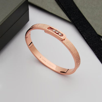 [KELA]MOVE NOA CISELÉ BANGLE BRACELET