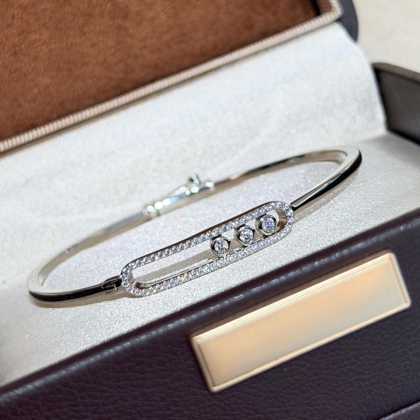 [KELA]MOVE PAVÉ DIAMOND BANGLE BRACELET M