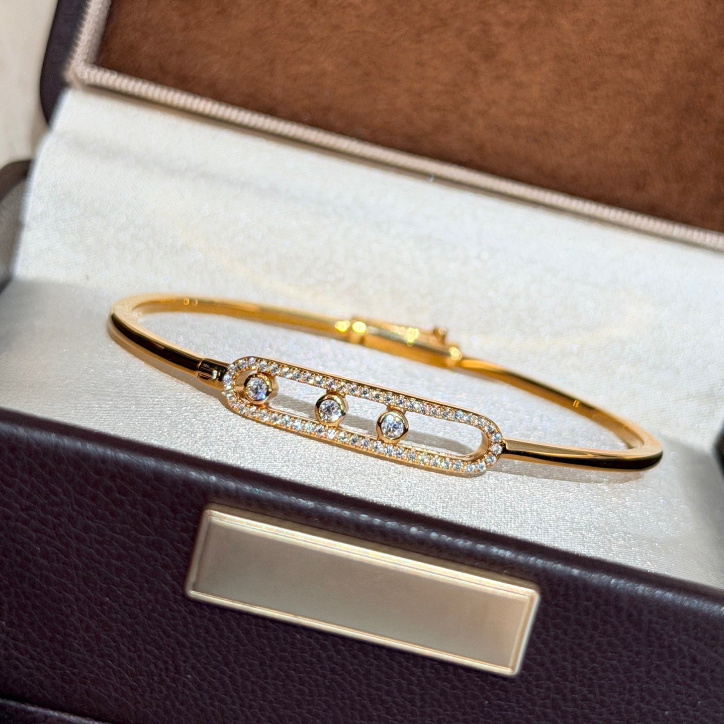 [KELA]MOVE PAVÉ DIAMOND BANGLE BRACELET M