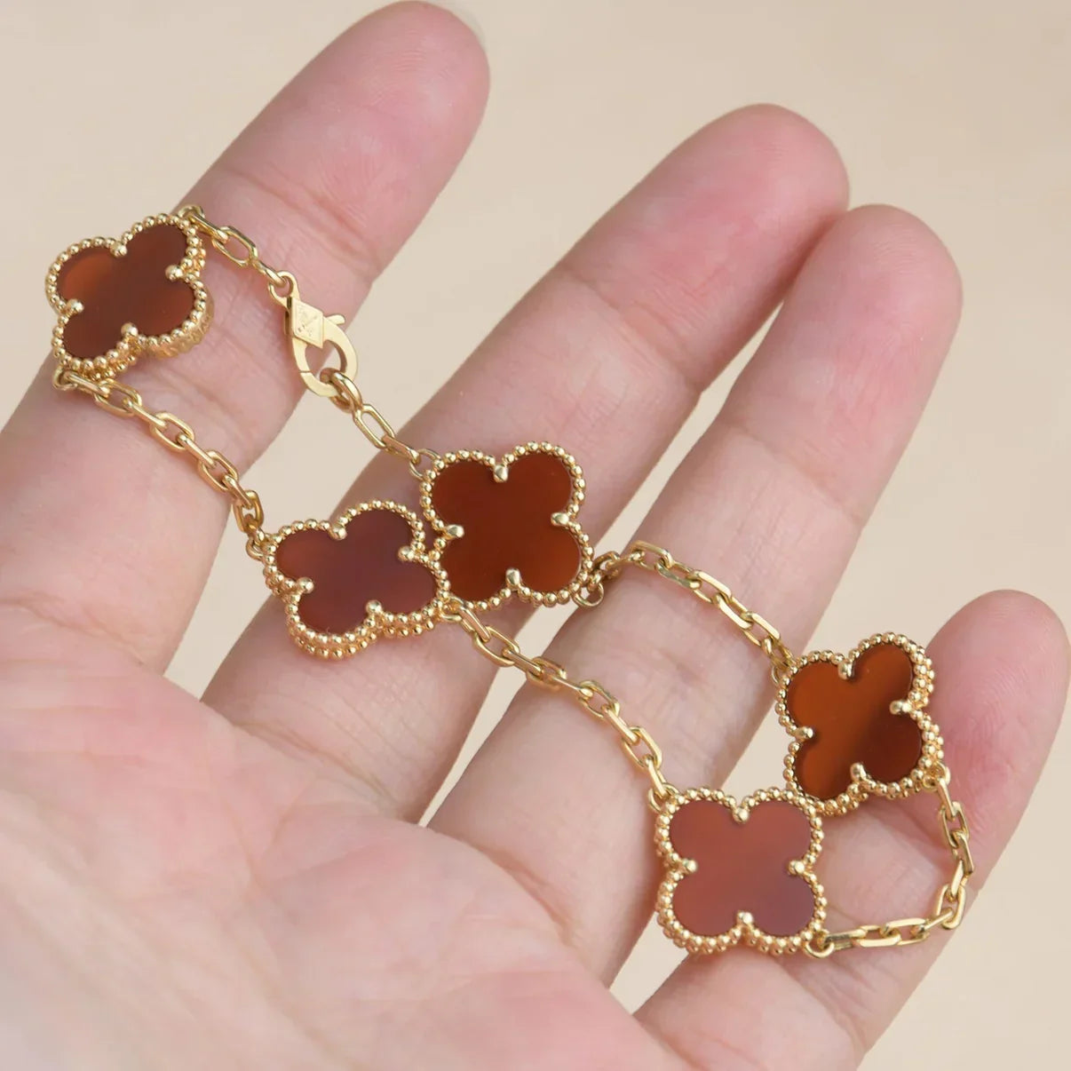 [KELA]LUCKY CLOVER 5-MOTIF BRACELET - RED CARNELIAN COLLECTION