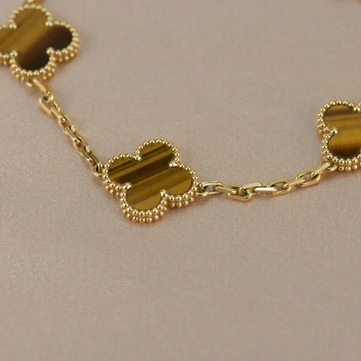 [KELA]LUCKY CLOVER 5-MOTIF BRACELET -  TIGER’S EYE COLLECTION