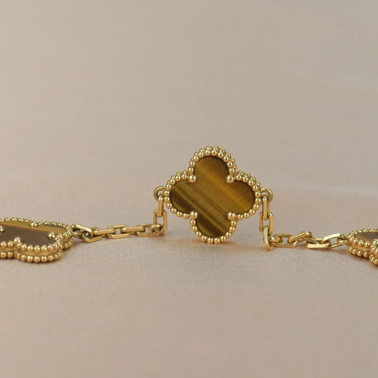 [KELA]LUCKY CLOVER 5-MOTIF BRACELET -  TIGER’S EYE COLLECTION