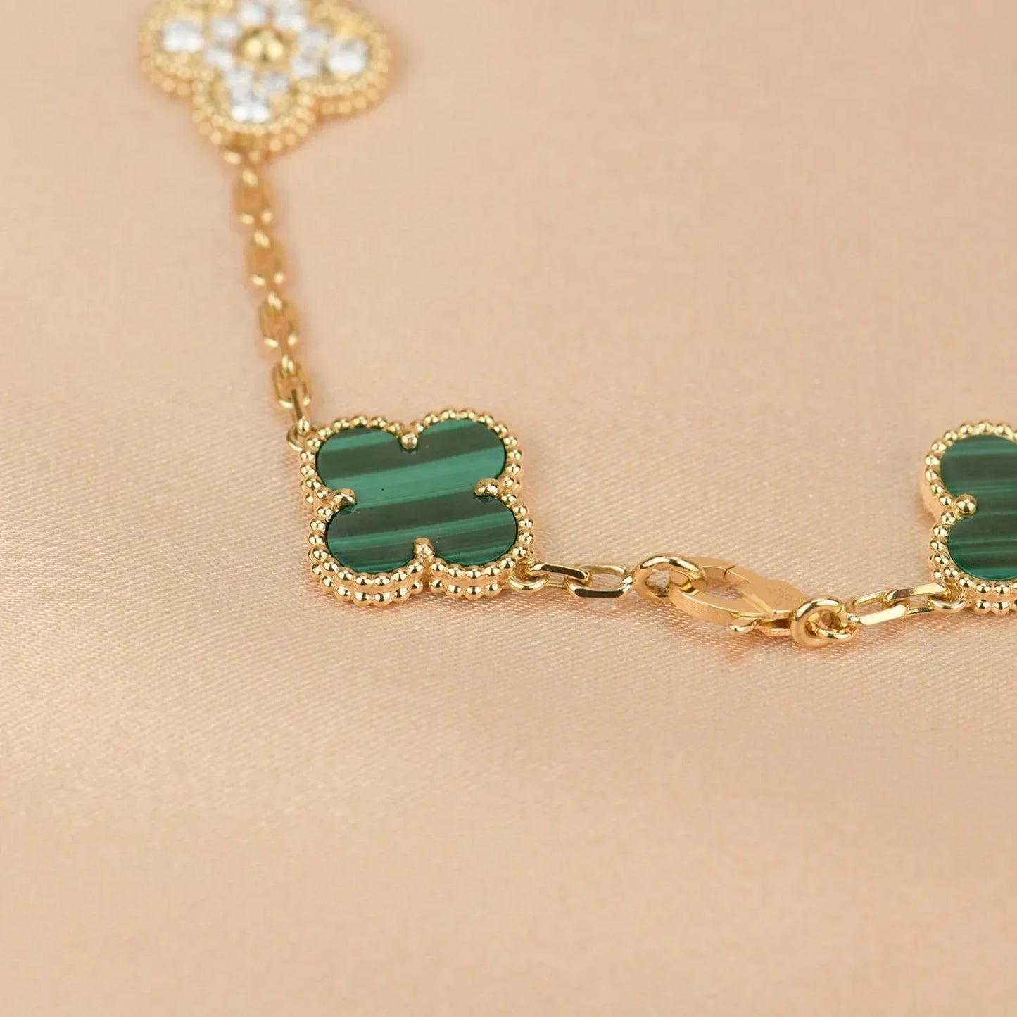 [KELA]LUCKY CLOVER 5-MOTIF BRACELET - MALACHITE COLLECTION