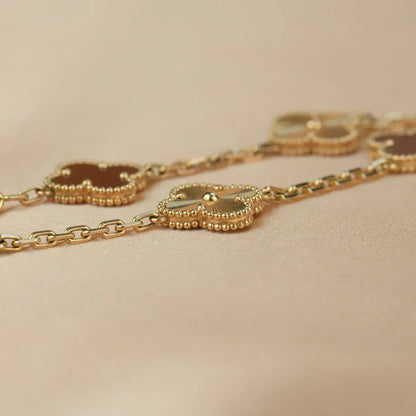[KELA]LUCKY CLOVER 5-MOTIF BRACELET - RED CARNELIAN COLLECTION