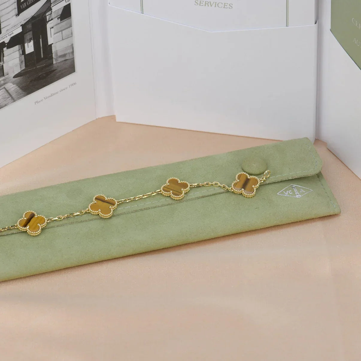 [KELA]LUCKY CLOVER 5-MOTIF BRACELET -  TIGER’S EYE COLLECTION