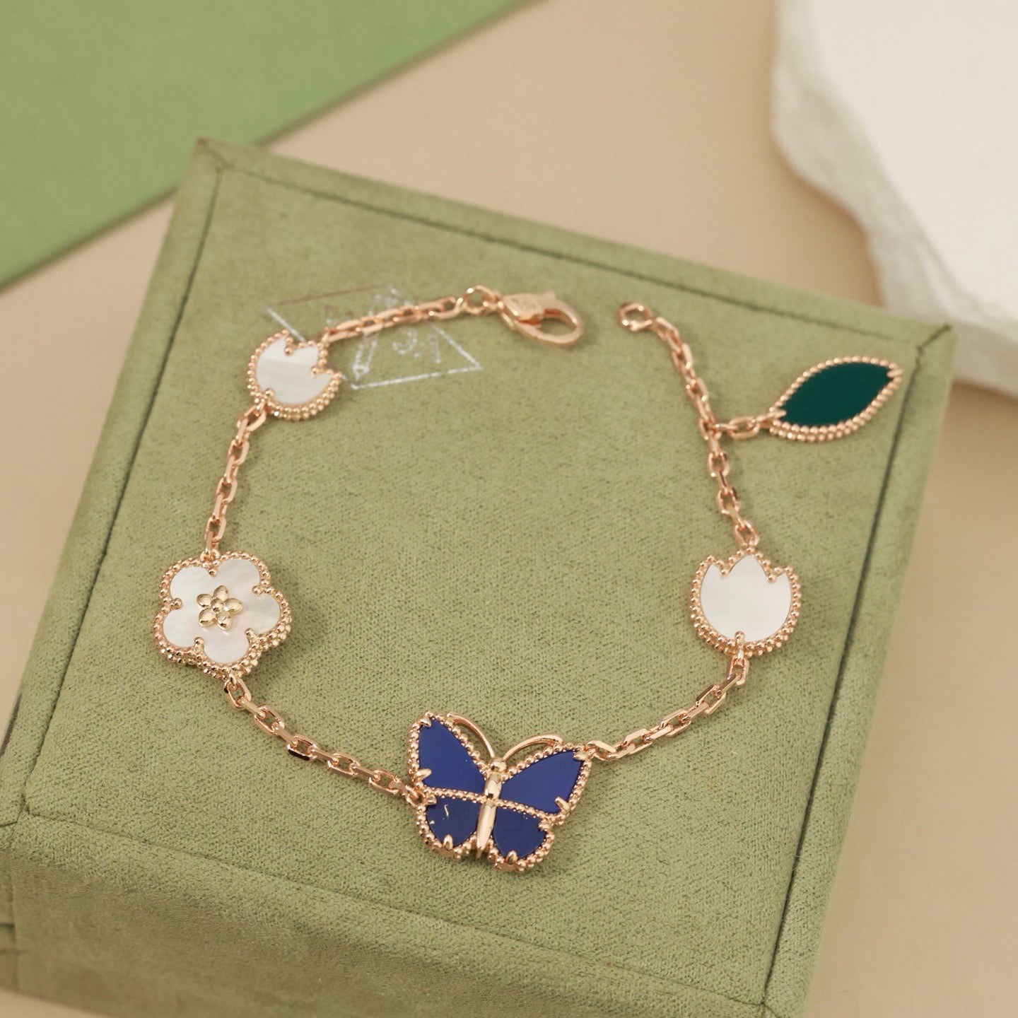 [KELA]SPRING ENCHANTMENT BUTTERFLY & FLORAL CHARM BRACELET