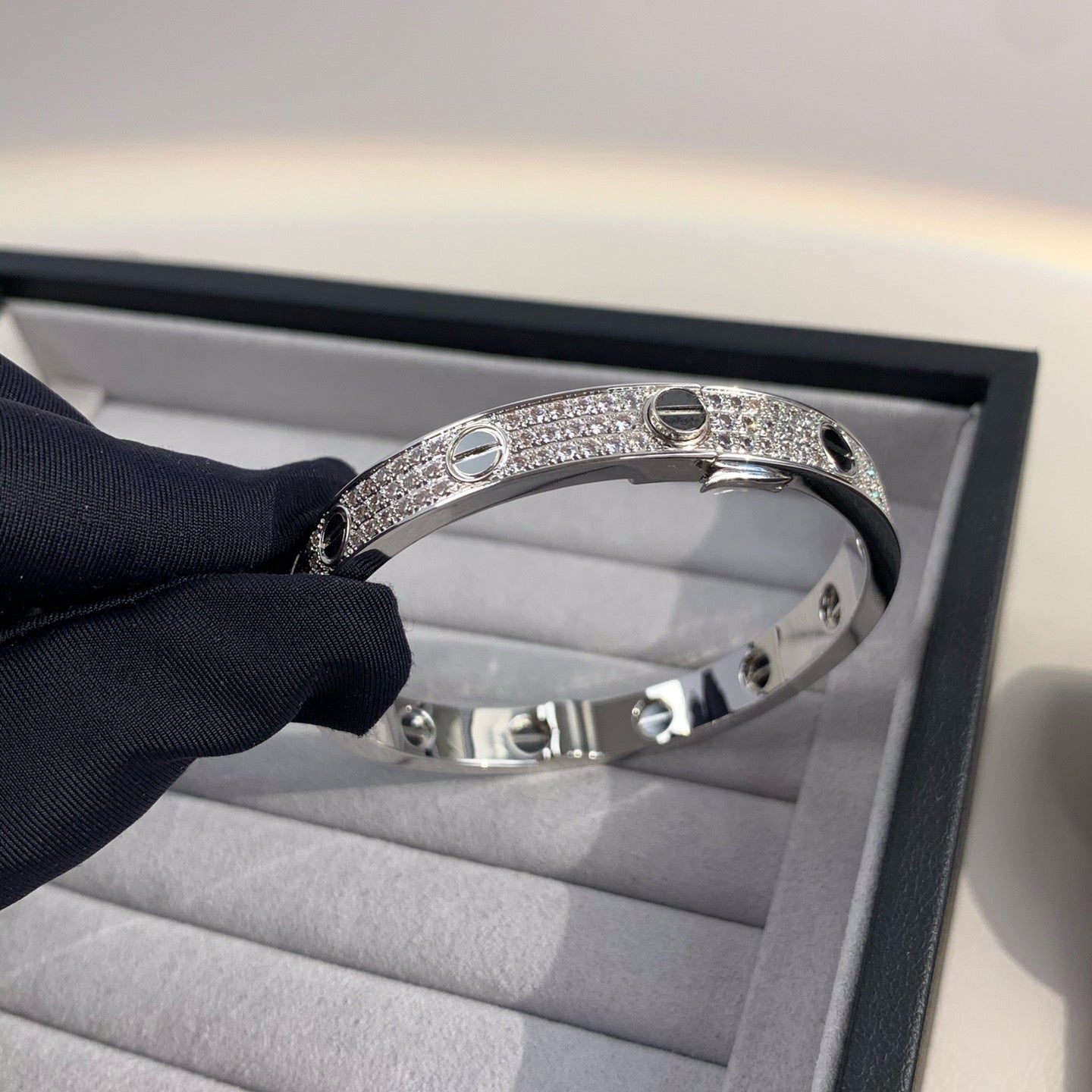 [KELA]CLASSIC 6.1MM LOVE BANGLE - DIAMOND PAVÉ & BLACK CERAMIC