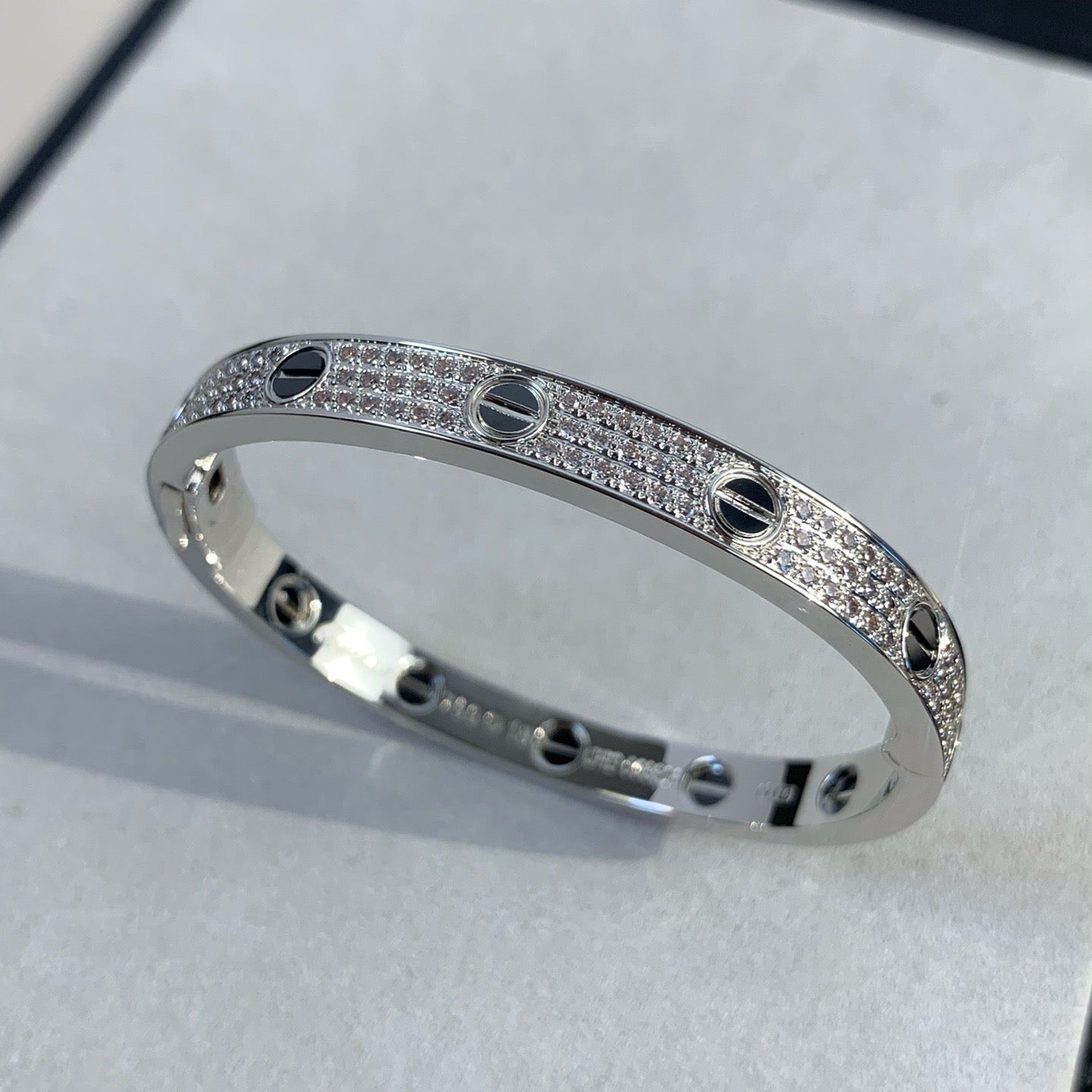 [KELA]CLASSIC 6.1MM LOVE BANGLE - DIAMOND PAVÉ & BLACK CERAMIC