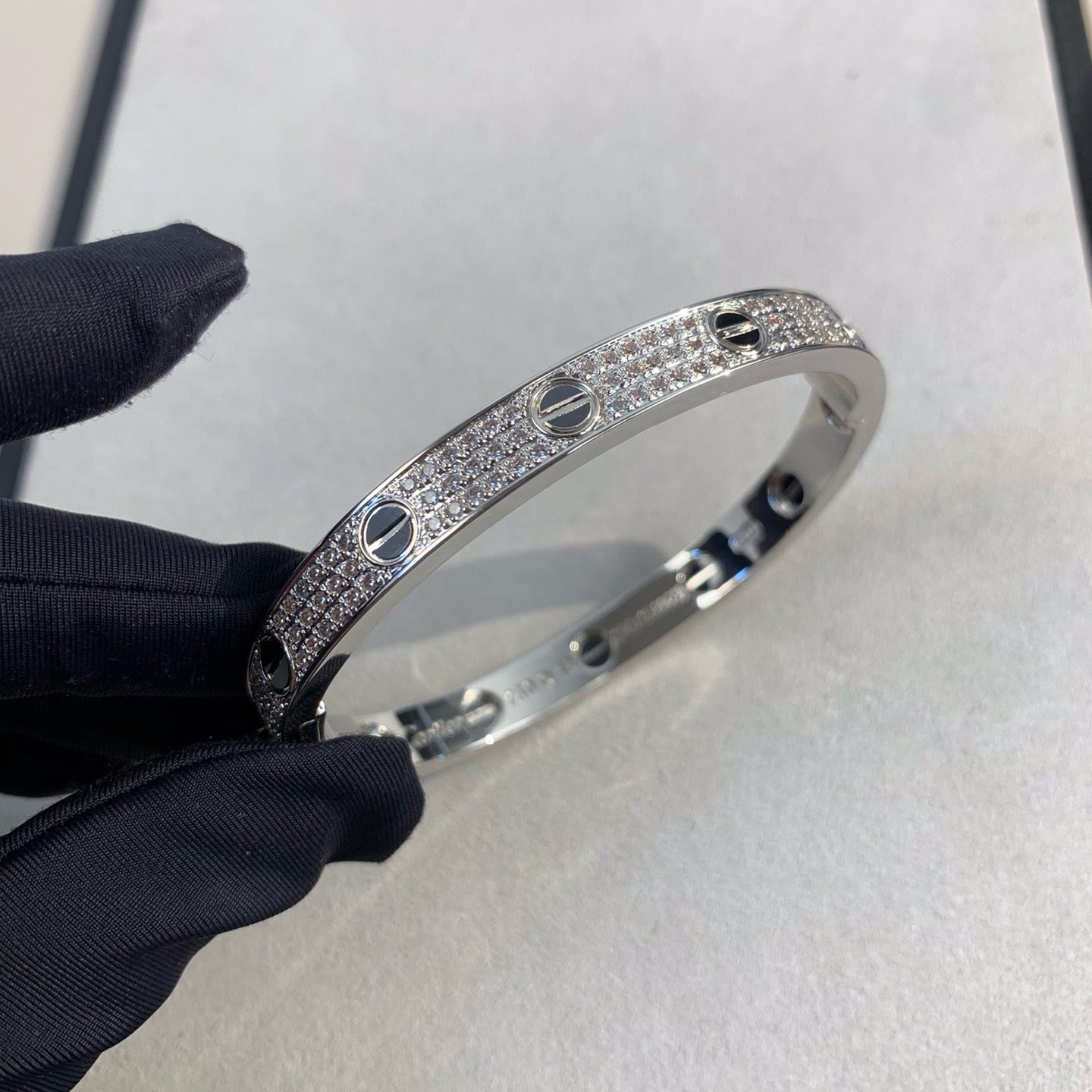 [KELA]CLASSIC 6.1MM LOVE BANGLE - DIAMOND PAVÉ & BLACK CERAMIC