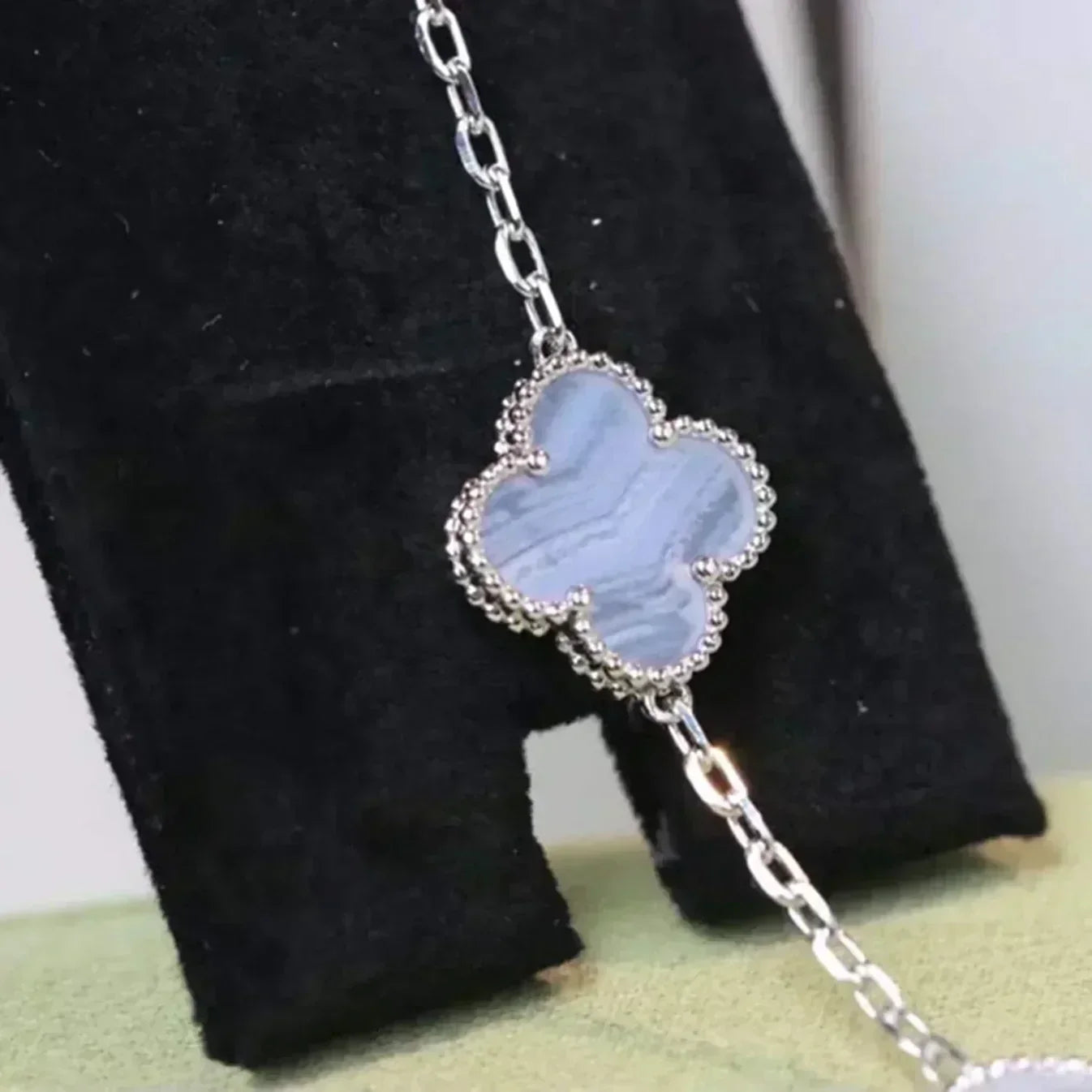 [KELA]LUCKY CLOVER 5-MOTIF BRACELET - PURPLE CHALCEDONY COLLECTION