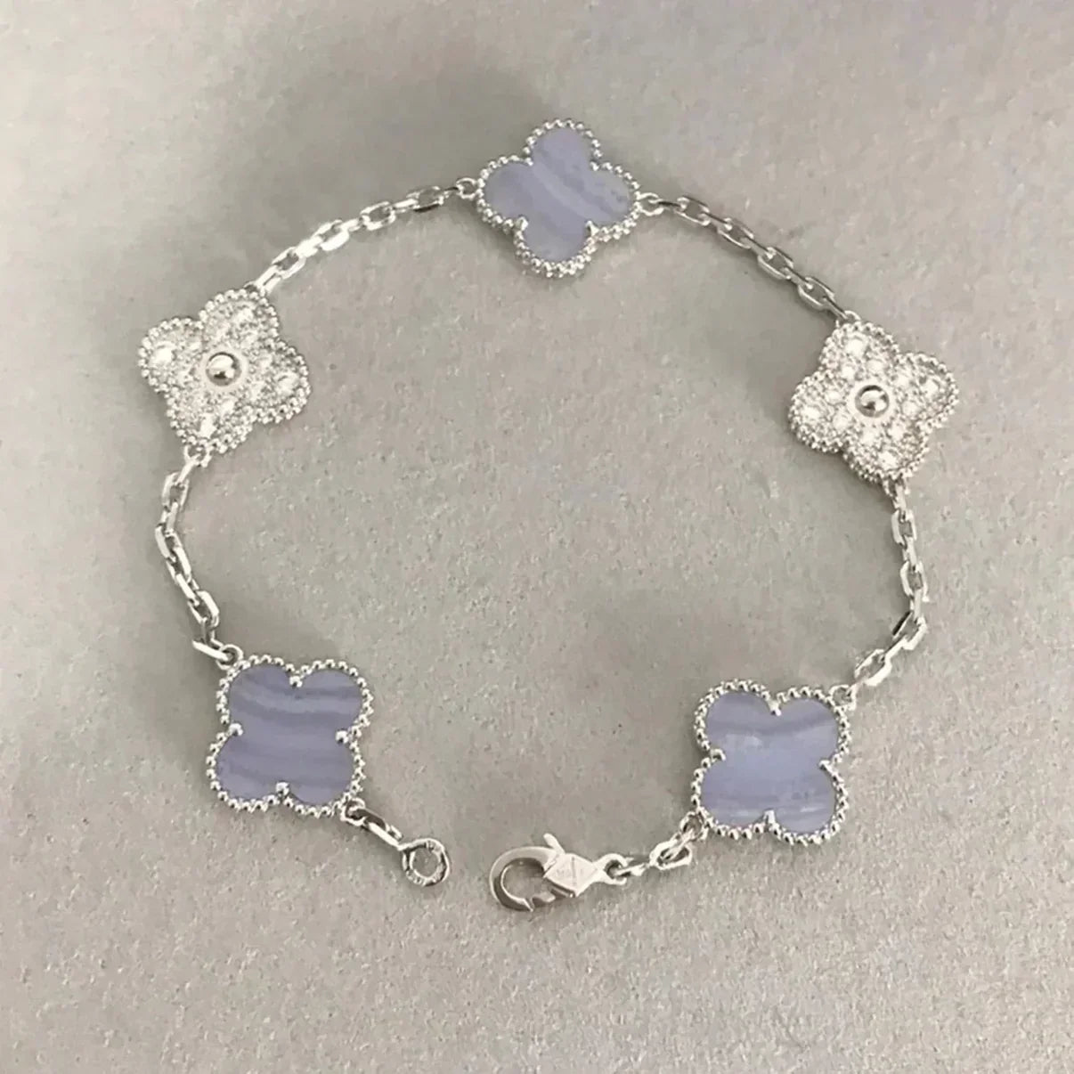 [KELA]LUCKY CLOVER 5-MOTIF BRACELET - PURPLE CHALCEDONY COLLECTION