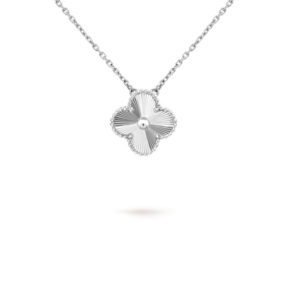 [KELA]15MM CLOVER FLOWER PENDANT NECKLACE WHITE GOLD COLLECTION