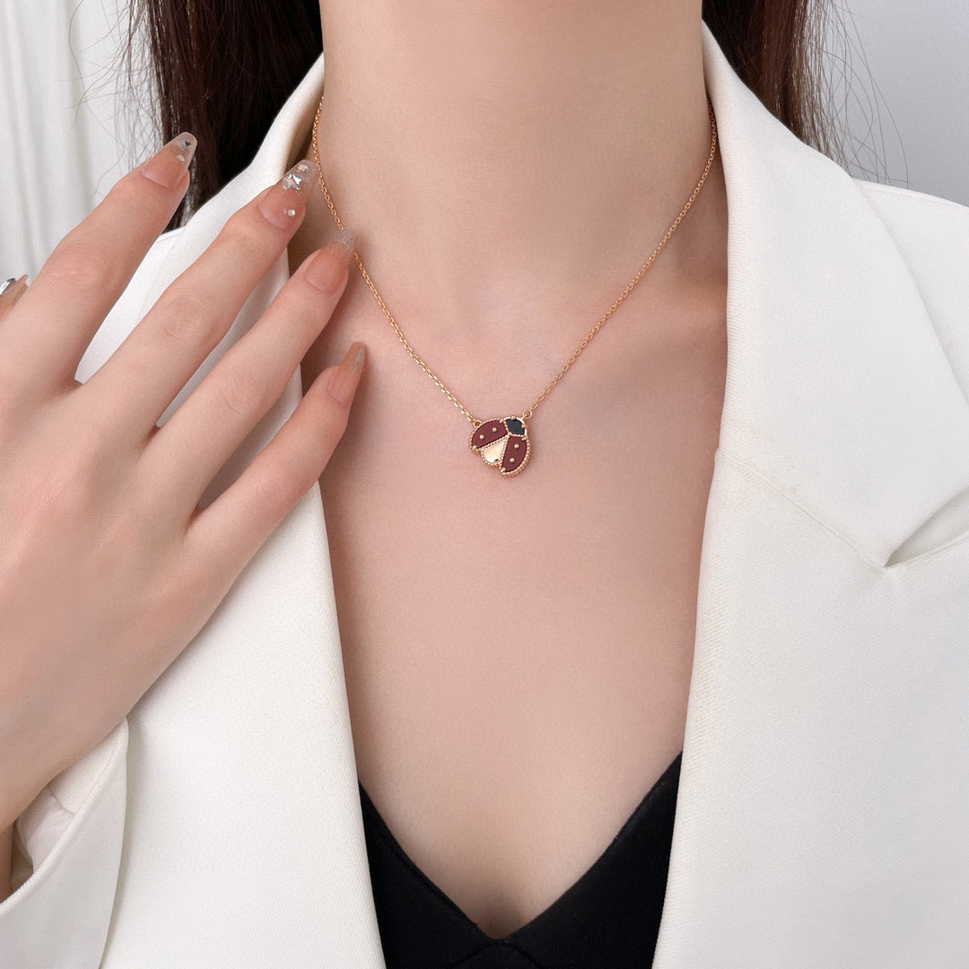 [KELA]LUCKY CARNELIAN LADYBUG CHARM NECKLACE