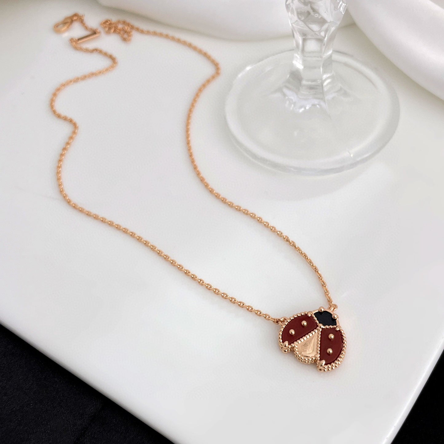[KELA]LUCKY CARNELIAN LADYBUG CHARM NECKLACE