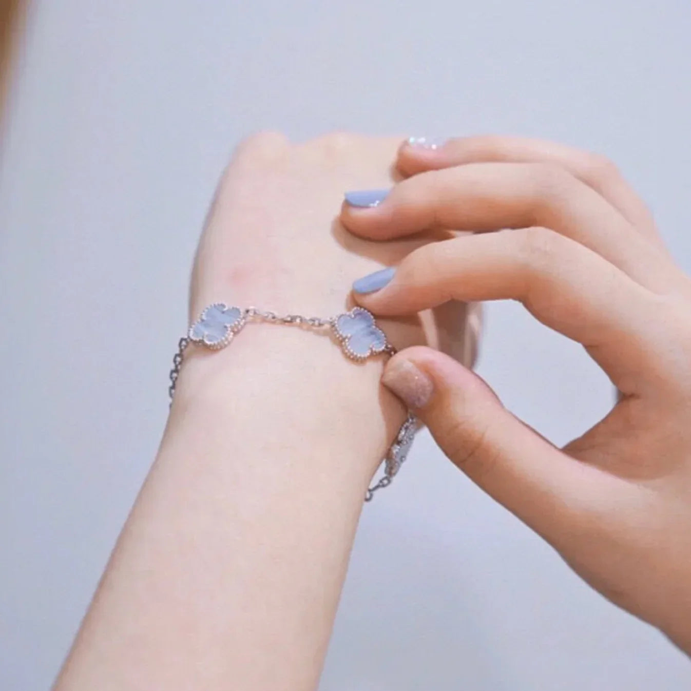 [KELA]LUCKY CLOVER 5-MOTIF BRACELET - PURPLE CHALCEDONY COLLECTION