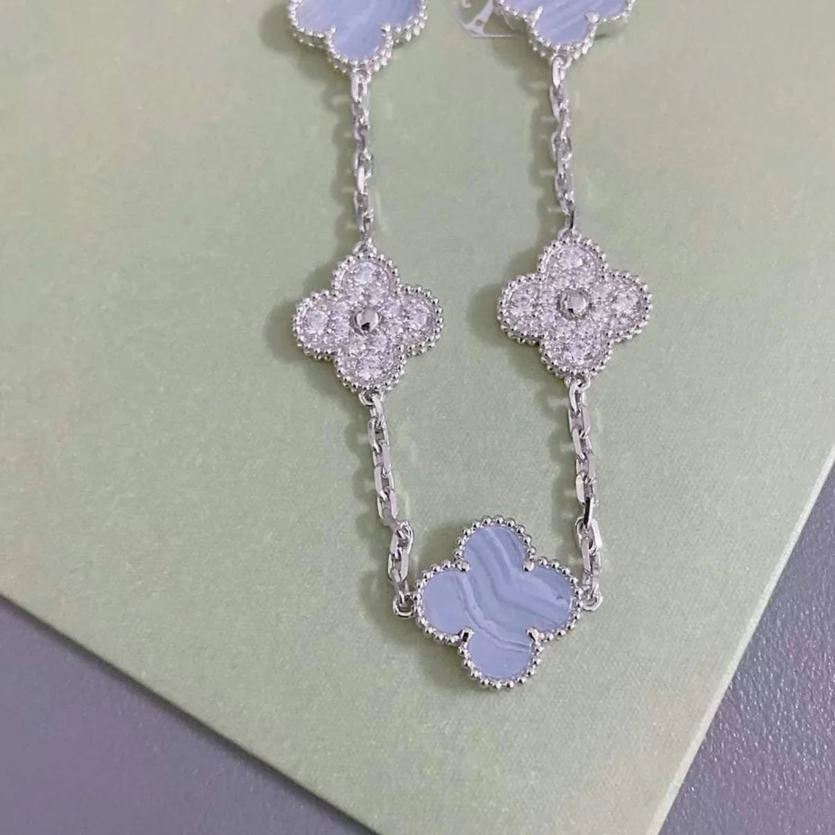 [KELA]LUCKY CLOVER 5-MOTIF BRACELET - PURPLE CHALCEDONY COLLECTION