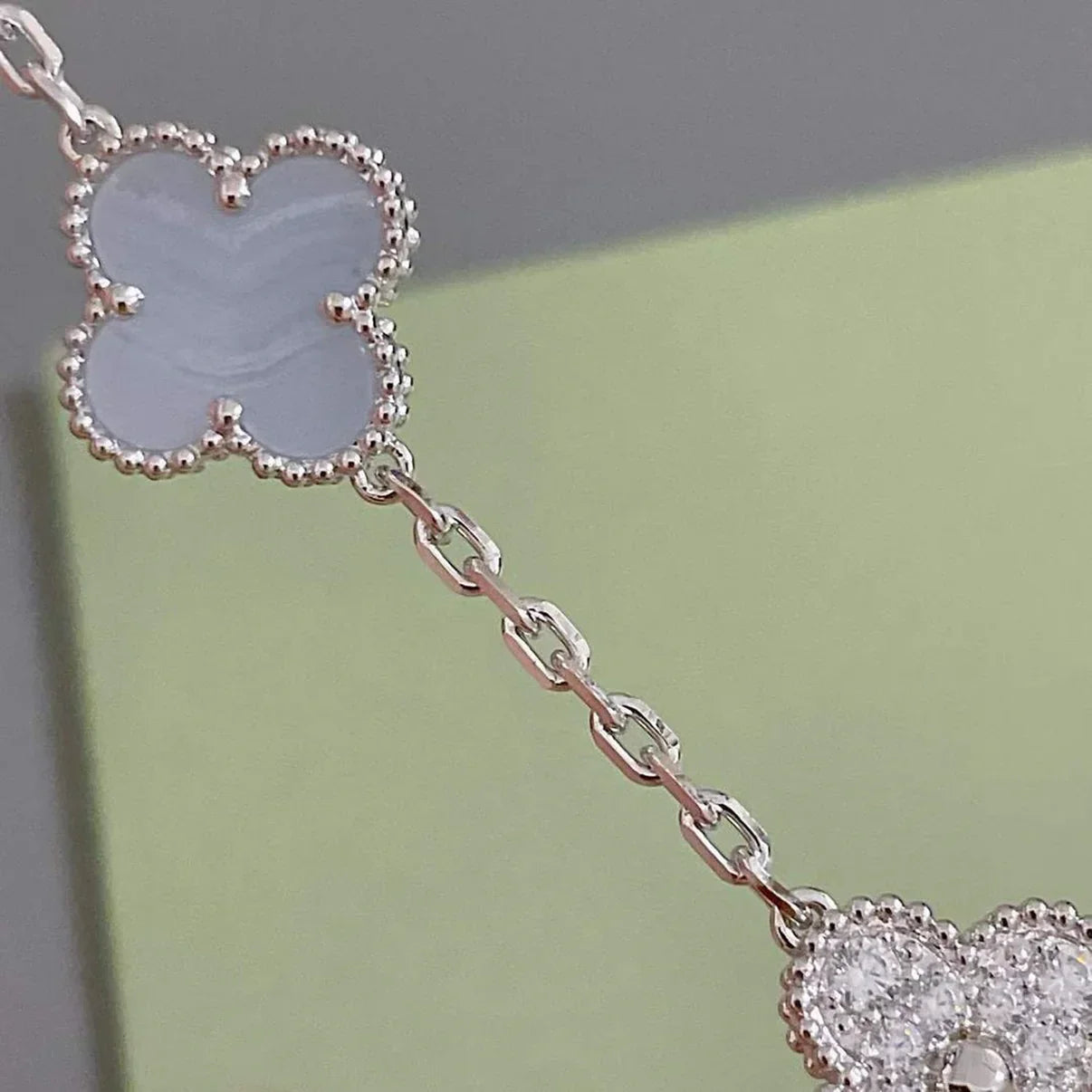 [KELA]LUCKY CLOVER 5-MOTIF BRACELET - PURPLE CHALCEDONY COLLECTION