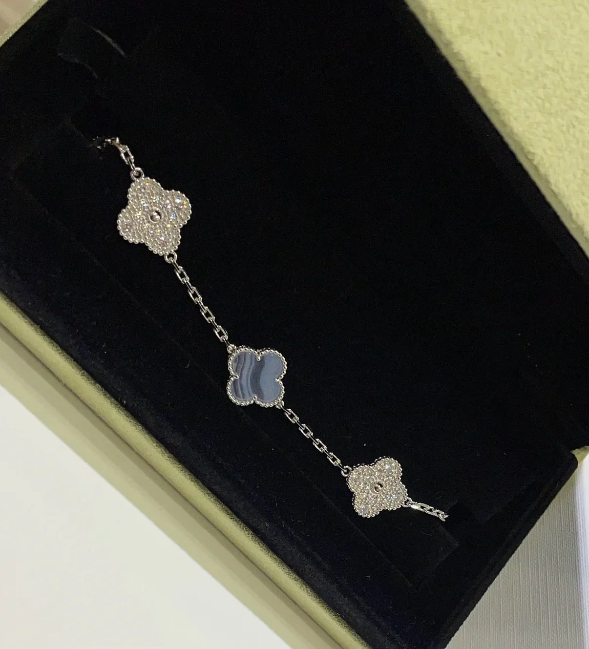 [KELA]LUCKY CLOVER 5-MOTIF BRACELET - PURPLE CHALCEDONY COLLECTION