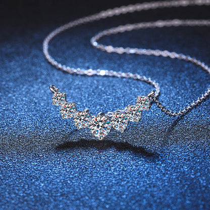 [KELA]MINIMALIST CURVED SMILE MOISSANITE NECKLACE