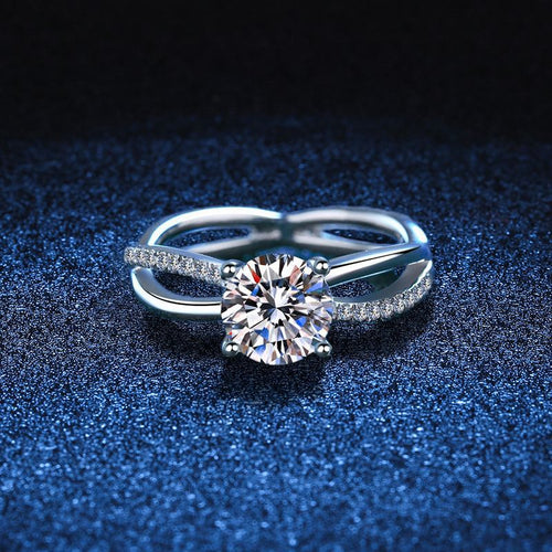 [KELA]ELEGANT 4-PRONG CROSSOVER MOISSANITE ENGAGEMENT RING