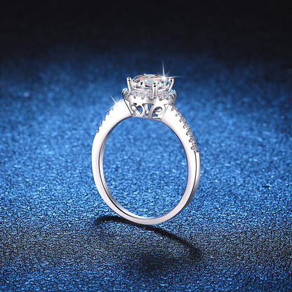 [KELA]RADIANT ROUND HALO MOISSANITE ENGAGEMENT RING