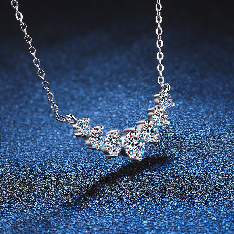 [KELA]MINIMALIST CURVED SMILE MOISSANITE NECKLACE