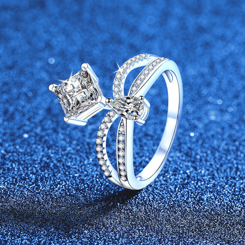 [KELA]ELEGANT DOUBLE-TWISTED MOISSANITE RING