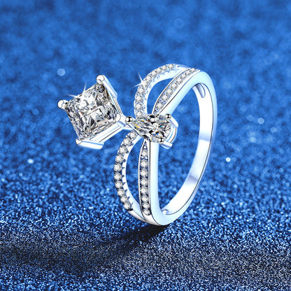 [KELA]ELEGANT DOUBLE-TWISTED MOISSANITE RING