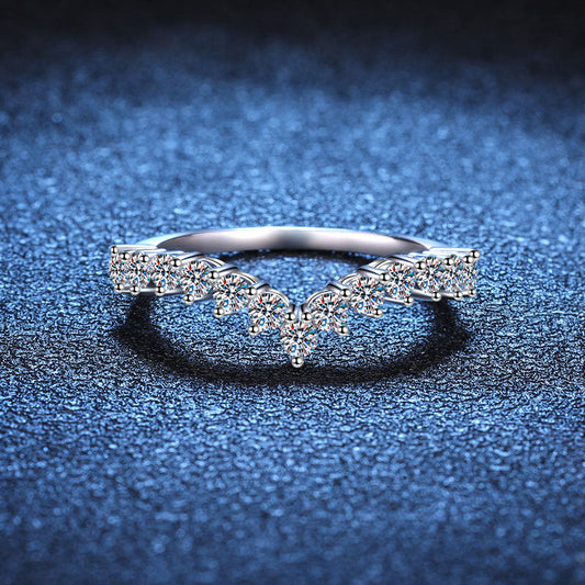 [KELA]ELEGANT V-SHAPED CHEVRON MOISSANITE RING