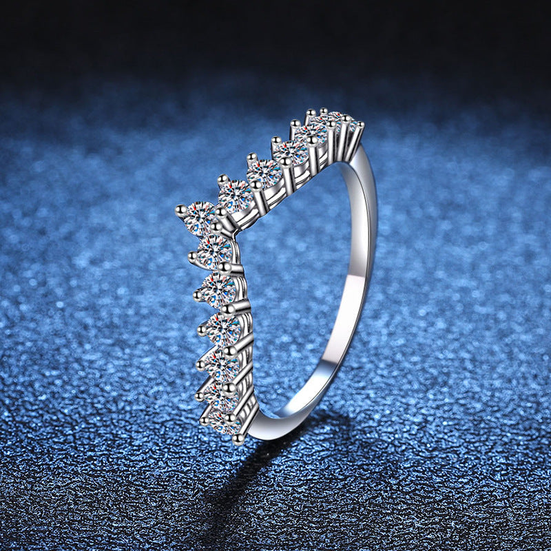 [KELA]ELEGANT V-SHAPED CHEVRON MOISSANITE RING