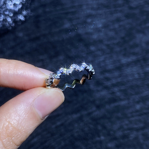 [KELA]CHIC WAVY MOISSANITE ETERNITY RING