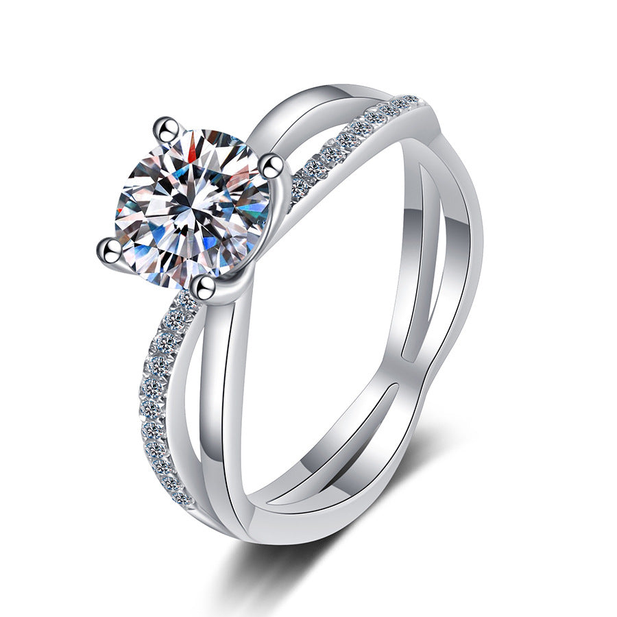 [KELA]ELEGANT 4-PRONG CROSSOVER MOISSANITE ENGAGEMENT RING