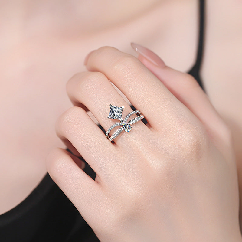 [KELA]ELEGANT DOUBLE-TWISTED MOISSANITE RING