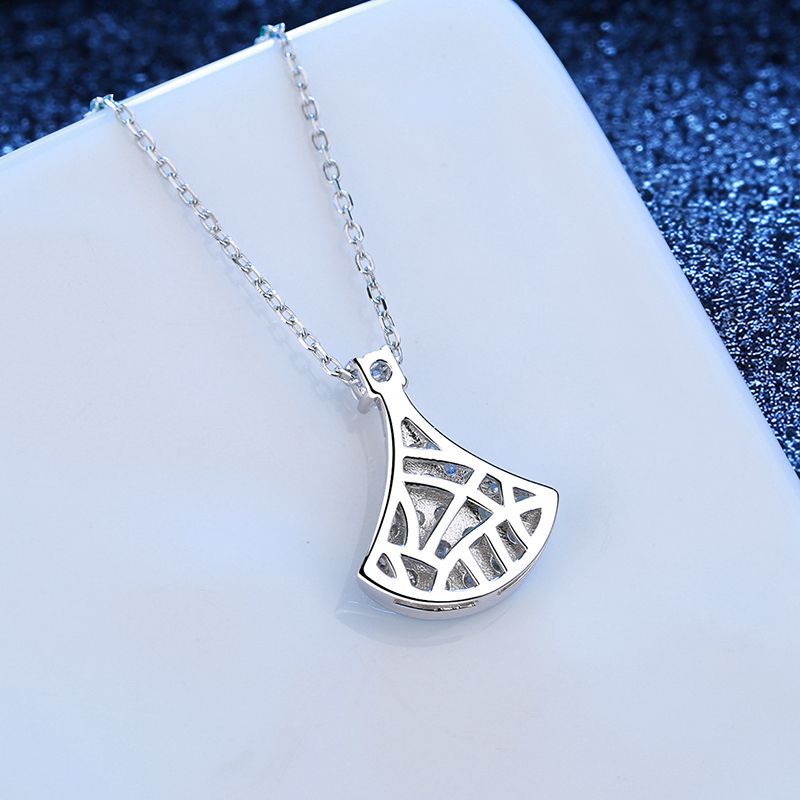 [KELA]ELEGANT FAN-SHAPED MOISSANITE PENDANT NECKLACE