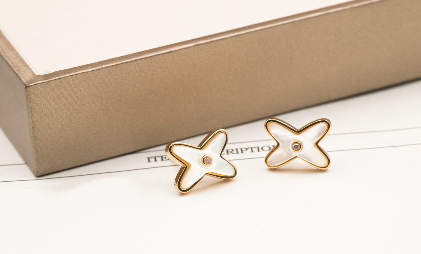 [KELA]JEUX DE WHITE MOP ROSE GOLD DIAMOND EARRINGS