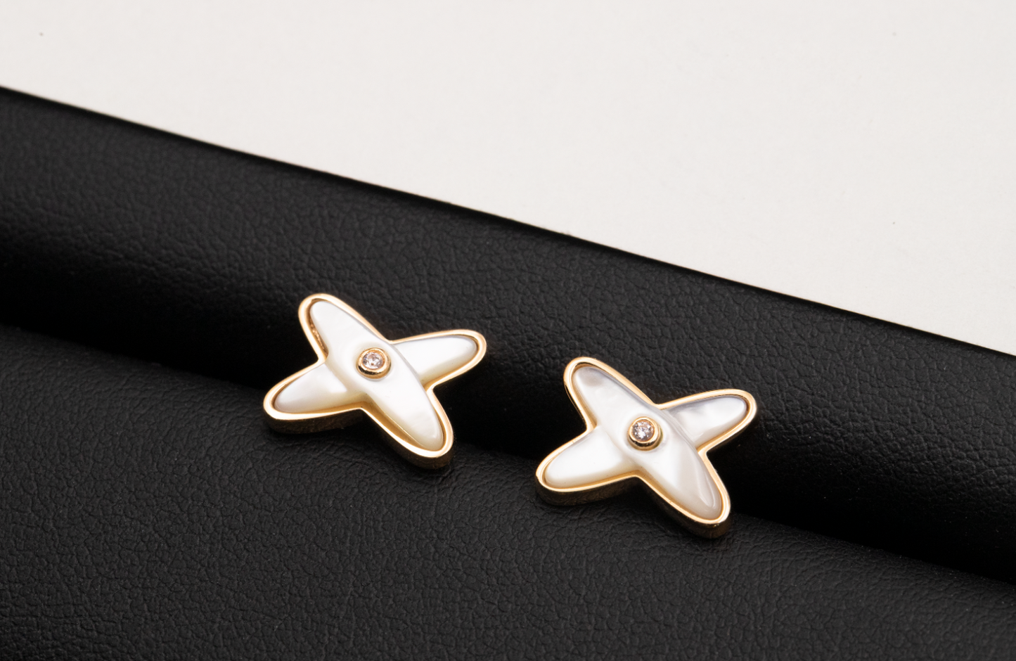 [KELA]JEUX DE WHITE MOP ROSE GOLD DIAMOND EARRINGS