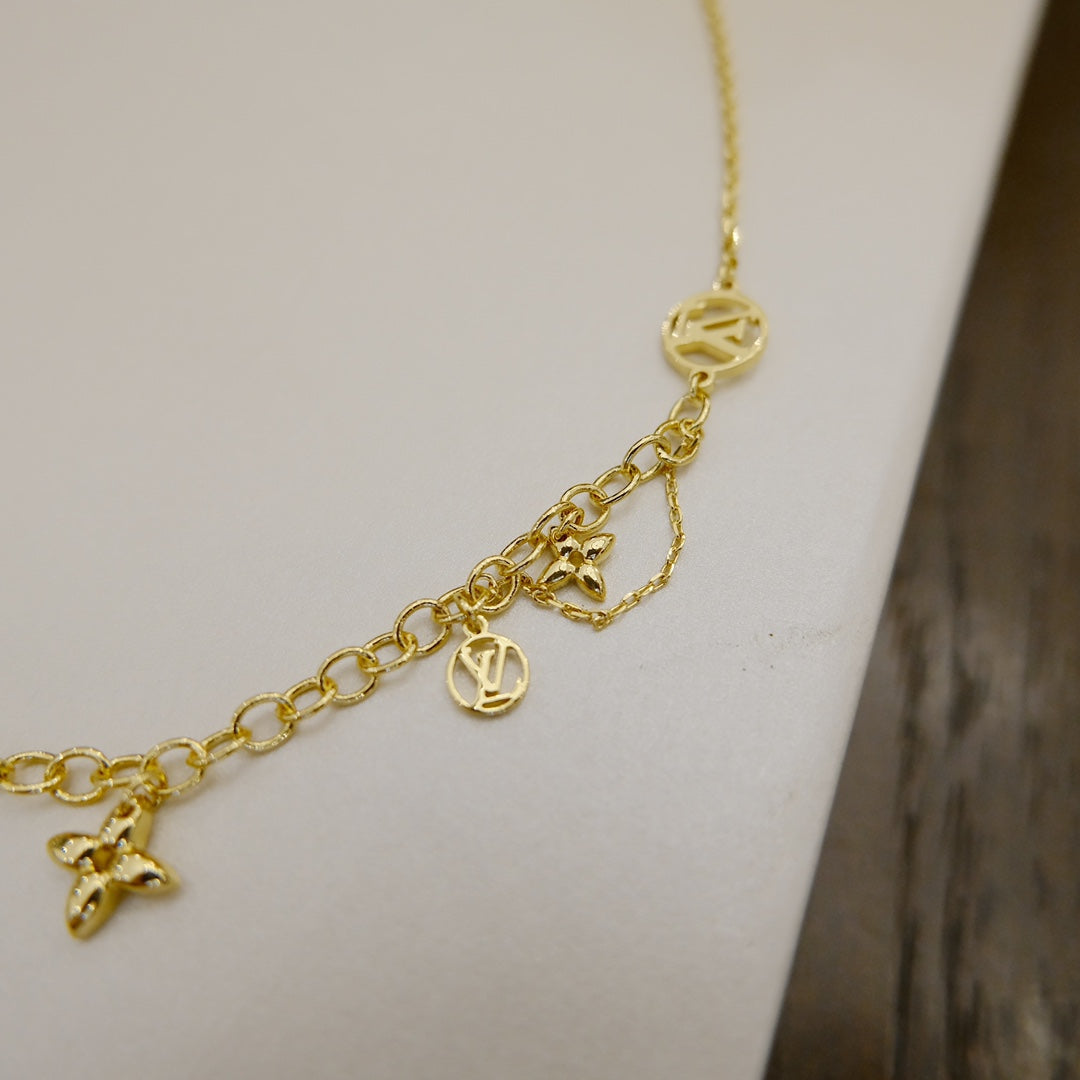 [KELA]BLOOMING SUPPLE NECKLACE BRASS