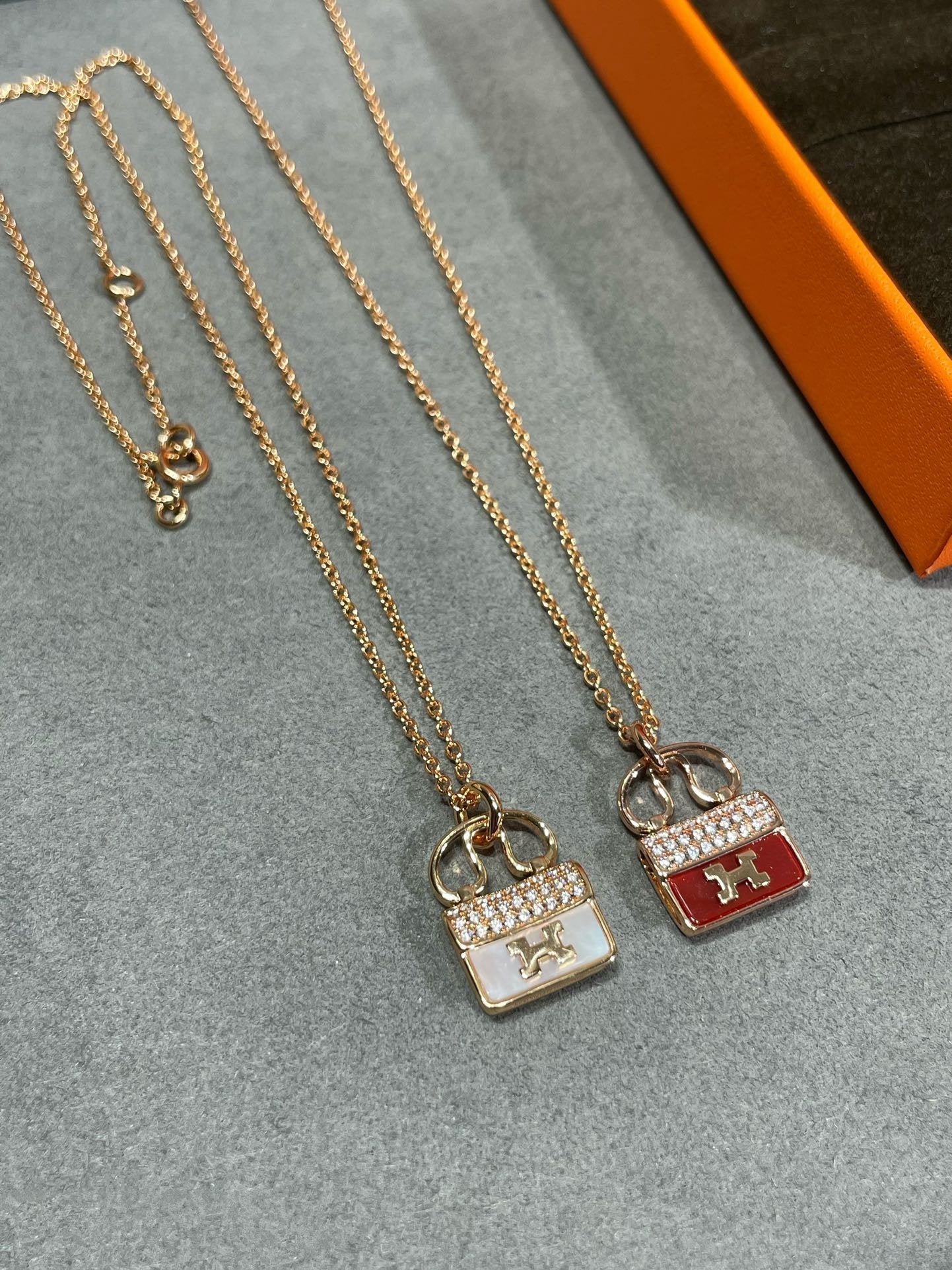 [KELA]H CIRCE MOISSANITE PENDANT NECKLACE GOLD