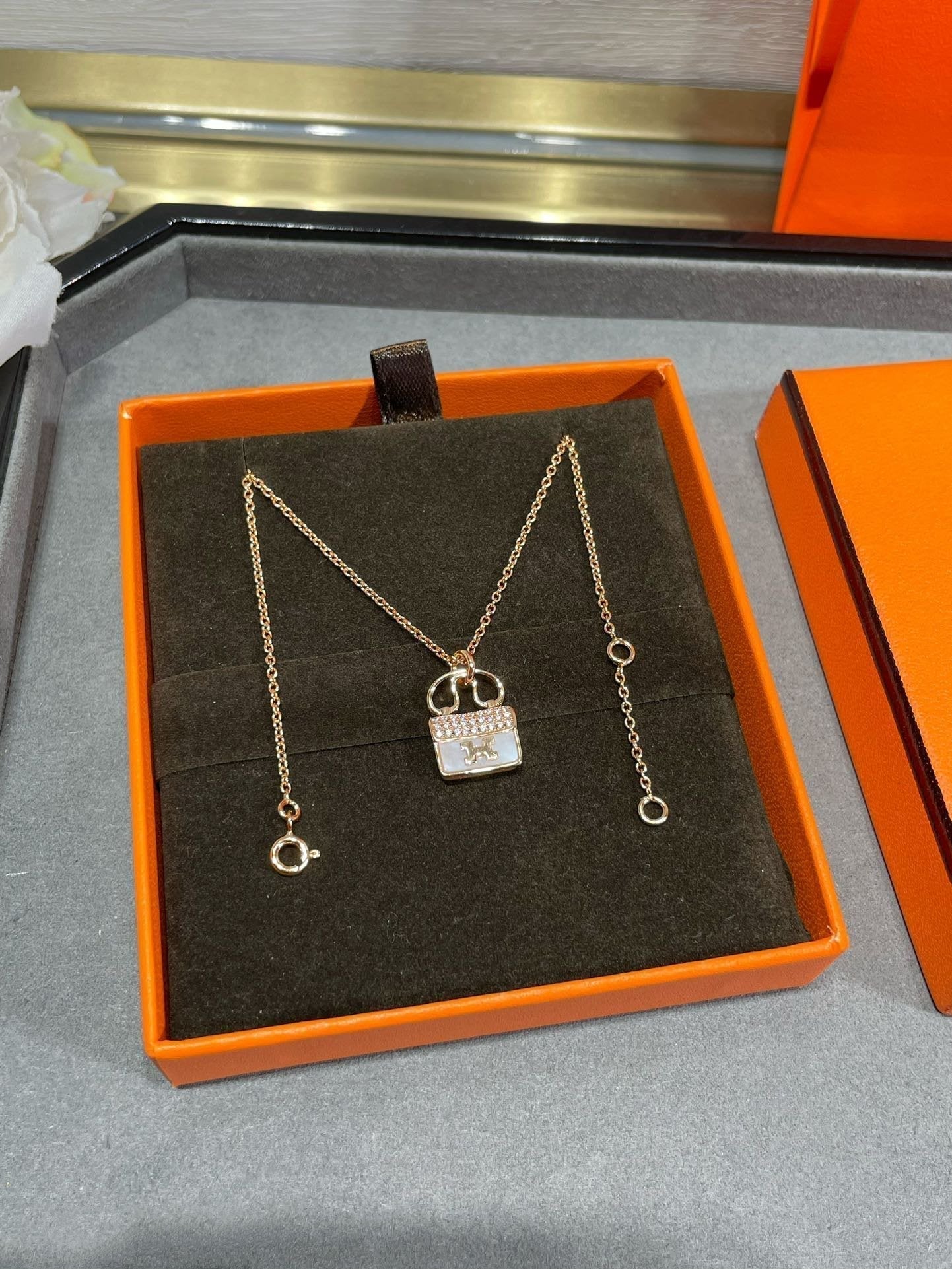 [KELA]H CIRCE MOISSANITE PENDANT NECKLACE GOLD