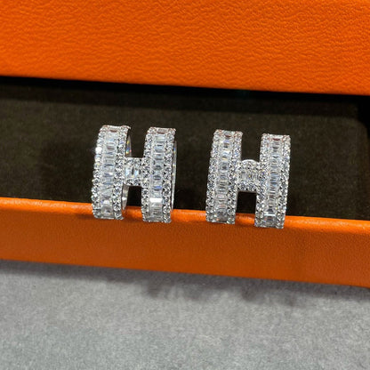 [KELA]H STUD EARRINGS WITH SILVER DIAMONDS
