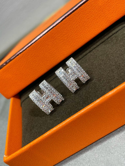[KELA]H STUD EARRINGS WITH SILVER DIAMONDS