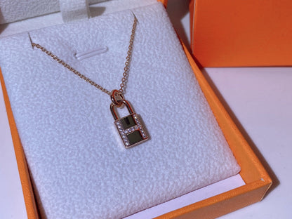 [KELA]HM ADVANCED NICHE LOCK HEAD NECKLACE DIAMONDS