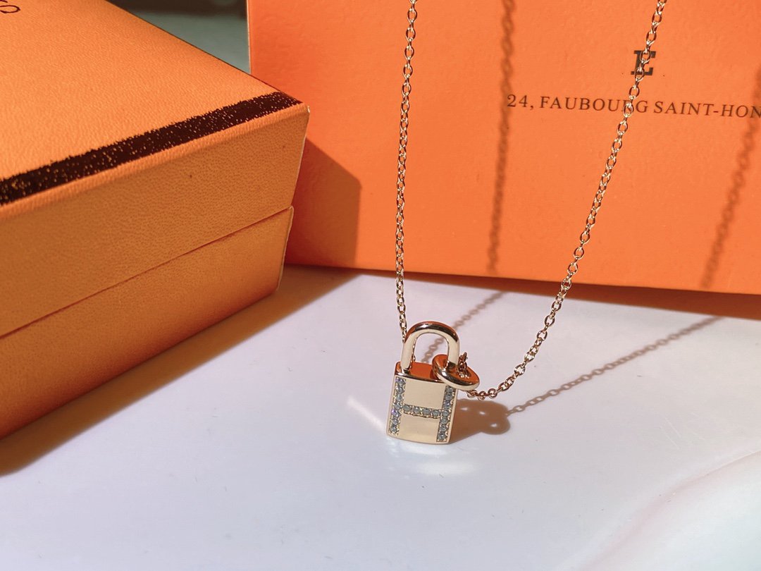 [KELA]HM ADVANCED NICHE LOCK HEAD NECKLACE DIAMONDS