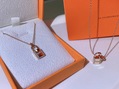 [KELA]HM ADVANCED NICHE LOCK HEAD NECKLACE DIAMONDS