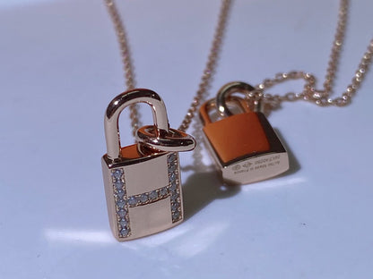 [KELA]HM ADVANCED NICHE LOCK HEAD NECKLACE DIAMONDS