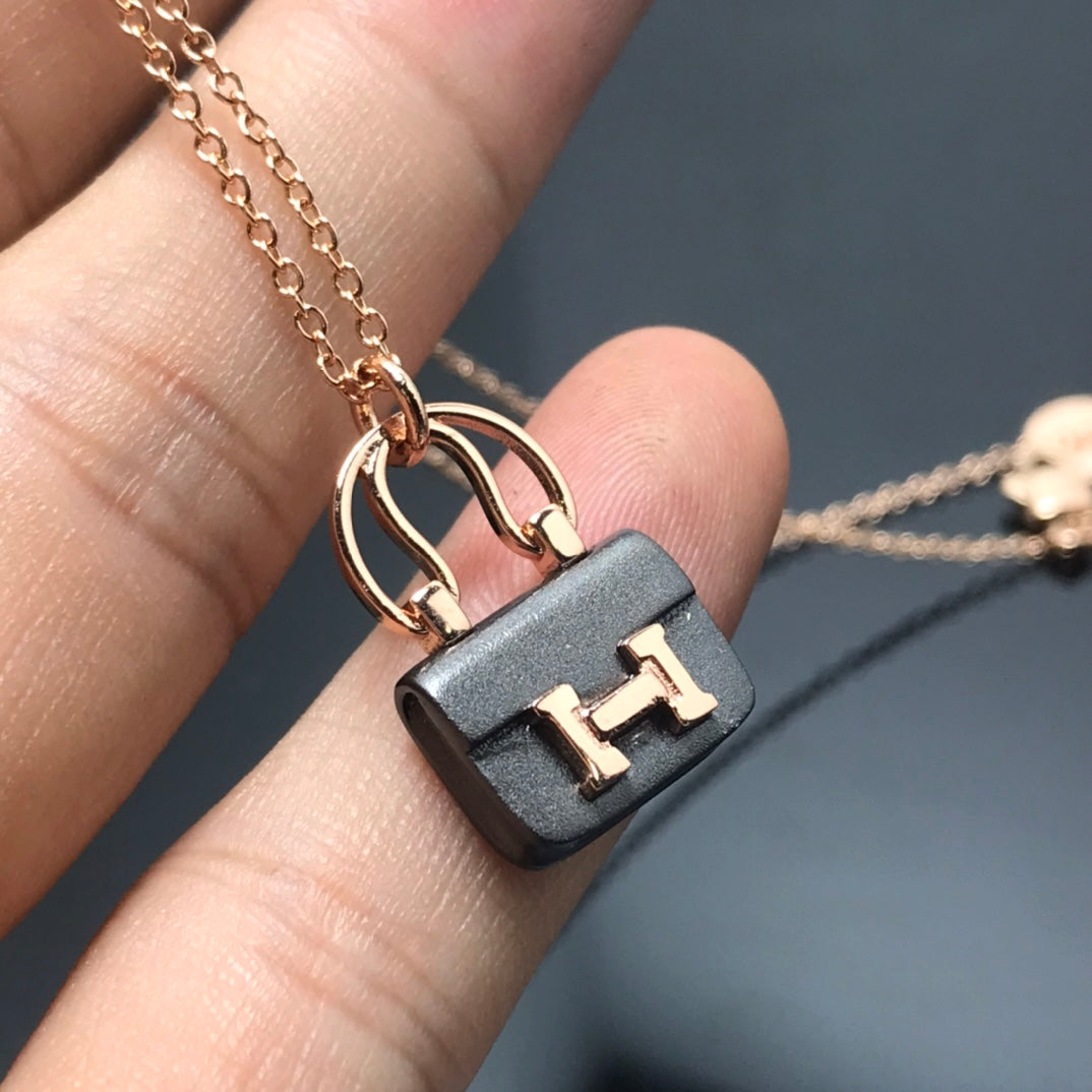 [KELA]WOMEN'S HM AMULETTES CONSTANCE PENDANT NECKLACE