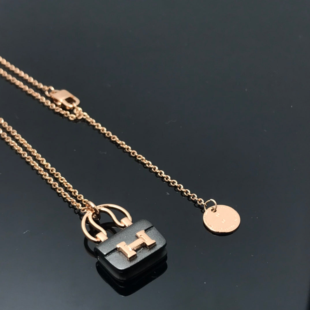 [KELA]WOMEN'S HM AMULETTES CONSTANCE PENDANT NECKLACE