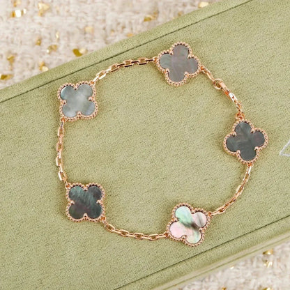 [KELA]LUCKY CLOVER 5-MOTIF BRACELET - GREY MOTHER-OF-PEARL COLLECTION