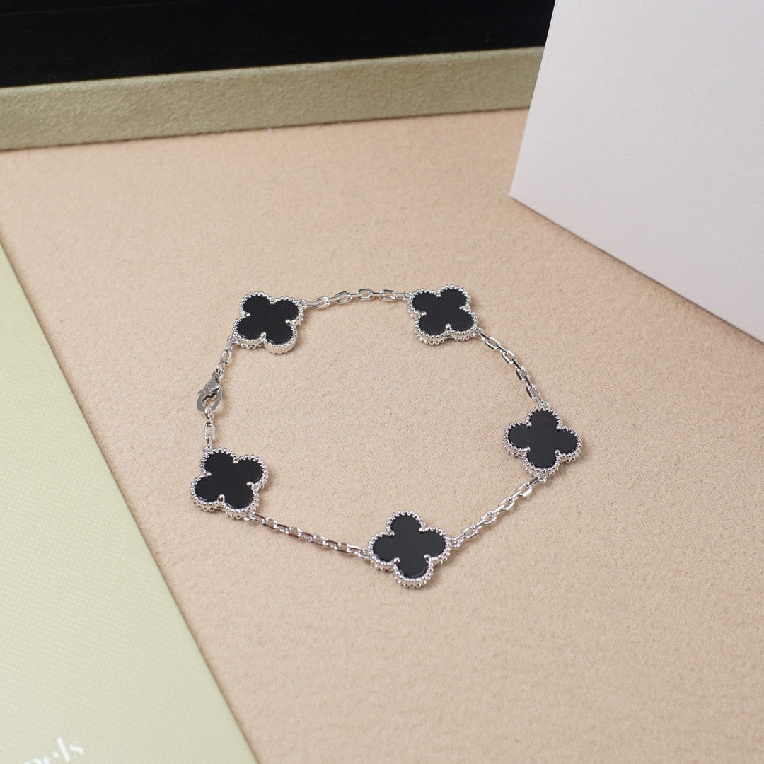 [KELA]LUCKY CLOVER 5-MOTIF BRACELET - BLACK OXNY COLLECTION